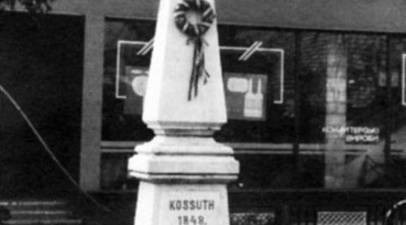 A técsői Kossuth-szobor