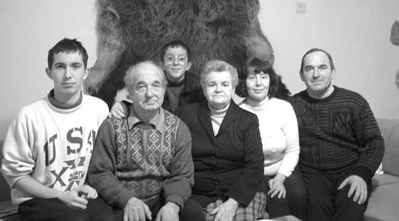 Párászka Ágnes és Emil családjuk körében