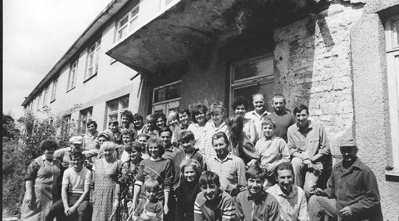 Az aknaszlatinai magyar iskola önkéntes építői 1989-ben