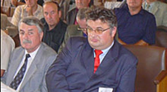 Zubánics László, az UMDSZ elnökségének tagja, az Ukrajnai Magyar Nemzeti tanács elnöke, az 56-os Vitézi Rend tagja, a Beregi Hírlap főszerkesztője, egyetemi tanár, történész