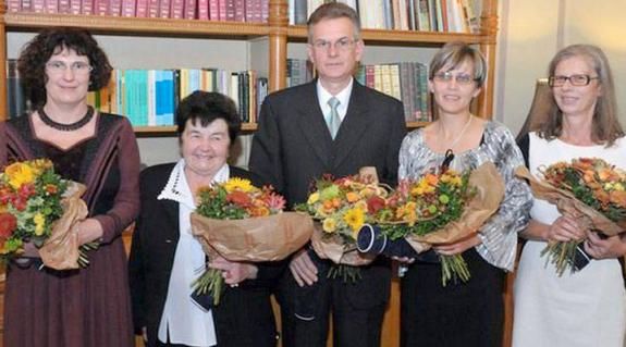 A díjazottak (balról jobbra): Sipos Judit, Halusz Magdolna, Horváth József, dr. Kiss Szilvia, Nagy Mária