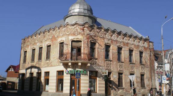 A leromlott állagú egykori Kubovits-palota