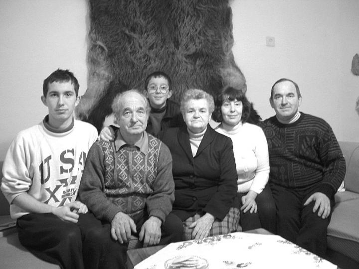 Párászka Ágnes és Emil családjuk körében