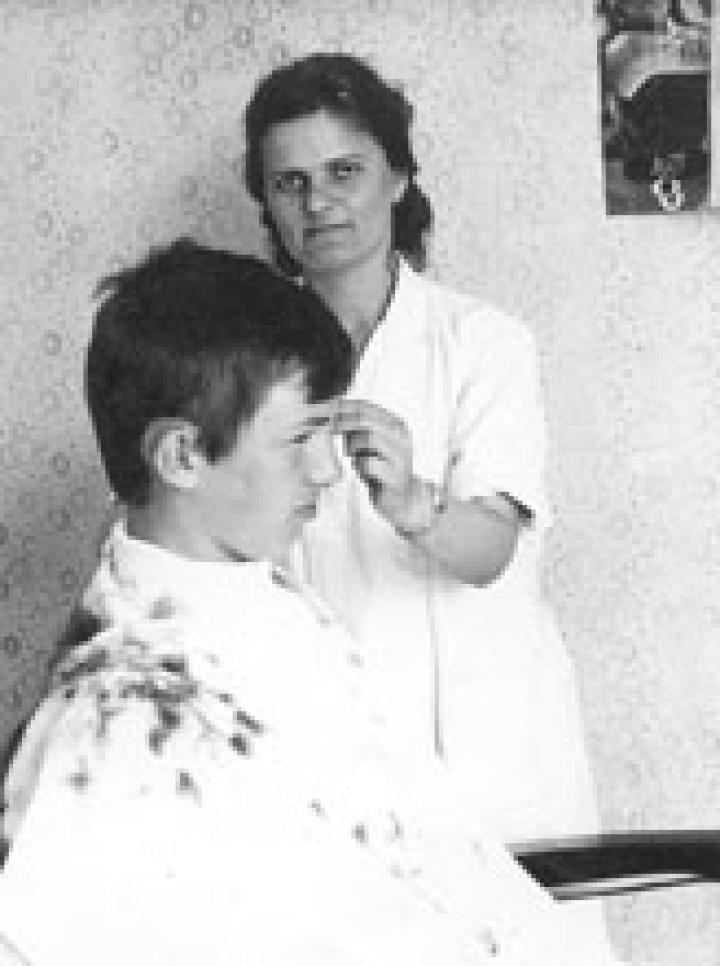 Ambrus Olga munka közben a 60-as években