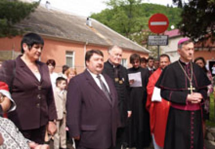 Orosz Ildikó, Bacskai József és Majnek Antal püspök az ünnepségen