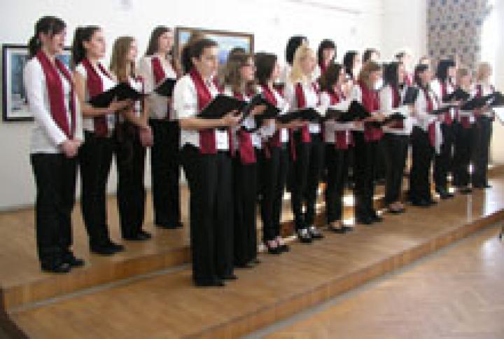 A vendéglátók, a Rákóczi-főiskola énekkara